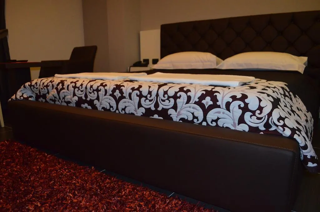 ****  Hotel Mustang Vasqarr Albanie